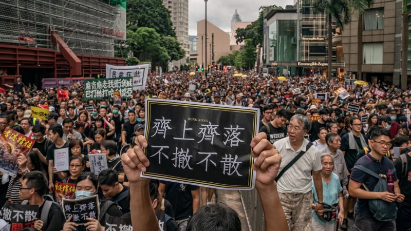 陈光诚：香港抗议不断直击要害 内地心照不宣迂回上街游行