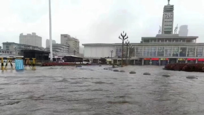 组图：长沙暴雨 火车站成码头 地铁灌水停运